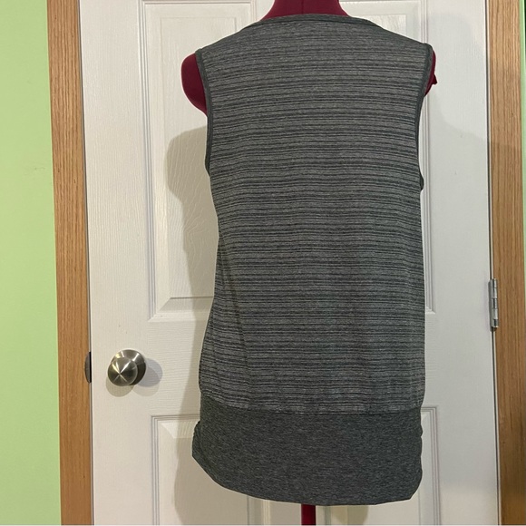 Eddie Bauer women grey tone on tone spandex sleeveless tank top. Size M. Used. - Picture 4 of 8